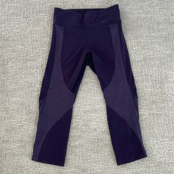 Nike dri-fit capri work out pants